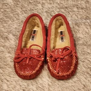 Sparkling glitter pink Minnetonka Moccasin Slipper size 6